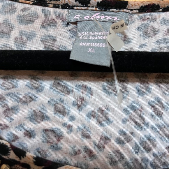 Embellished glitter cheetah top with sexy cut out on the shoulders Size XL - Picture 2 of 3